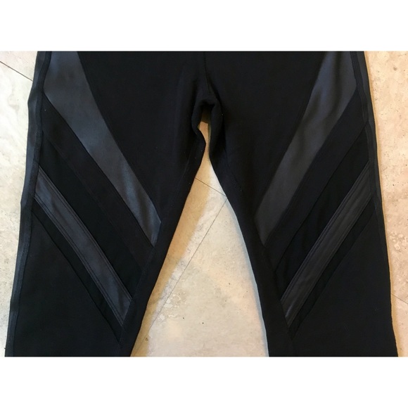 ALO Yoga Epic Legging - Picture 4 of 8